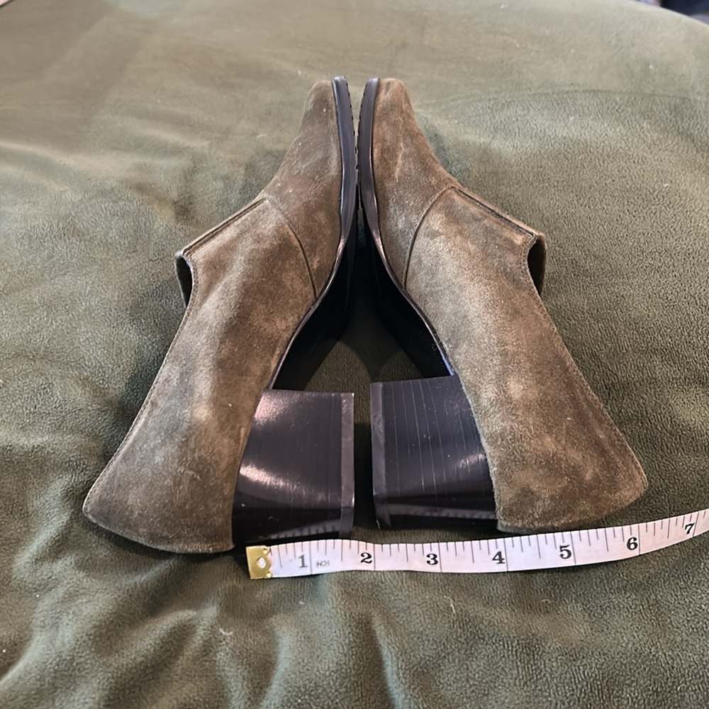 Salvatore Ferragamo Olive ๐ซ Green Suede Pumps size 8.5 narrow EUC๐๐ - Picture 4 of 8